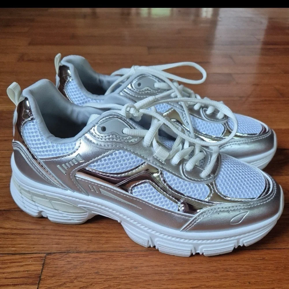 Madden Girl Women's White and Silver Sneakers, size 8.5